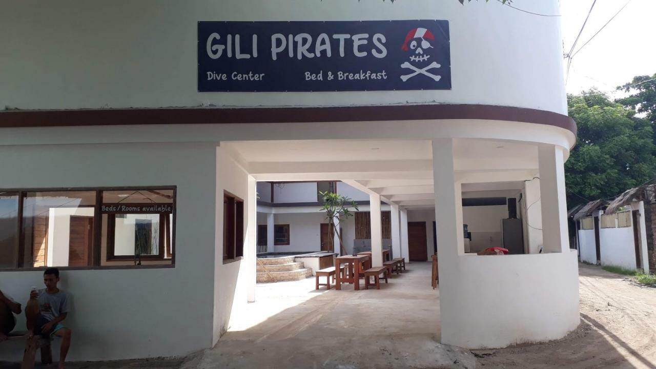 Gili Pirates Hostel Gili Trawangan Exterior foto